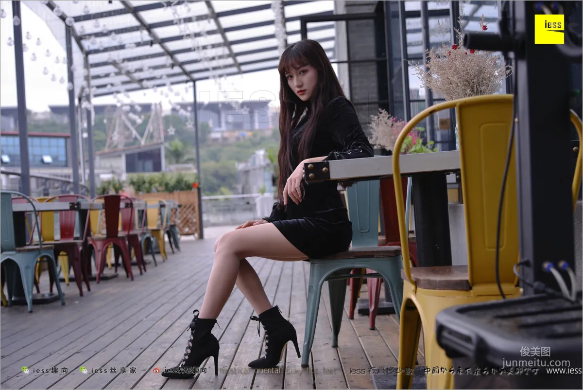 潇潇《顔值即正義》[異思趣向IESS] 絲足便當199 寫真集 84
