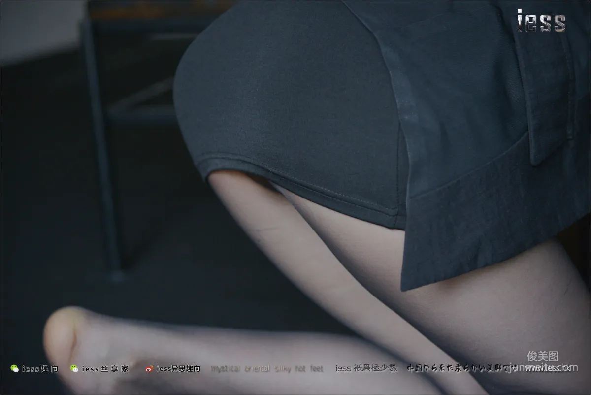 小莫《小莫的暗调黑丝④》 [异思趣向IESS] 丝足便当193 写真集27