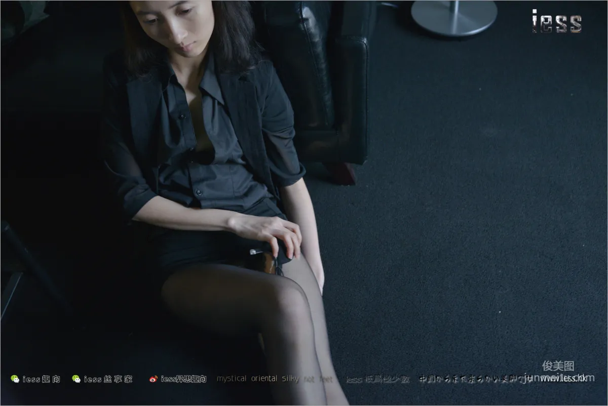 小莫《小莫的暗调黑丝④》 [异思趣向IESS] 丝足便当193 写真集94