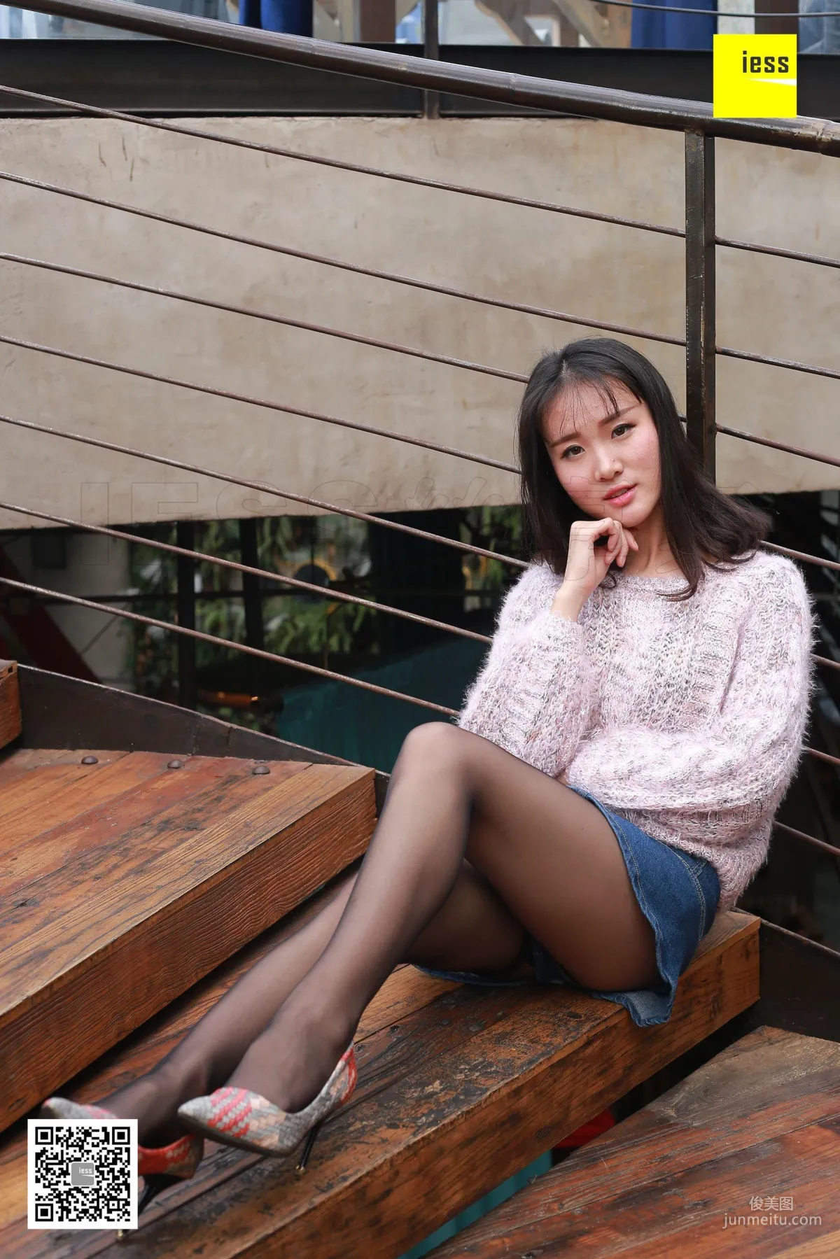 julia《黑絲與彩色編織高跟》[異思趣向IESS] 絲享家178 寫真集 56