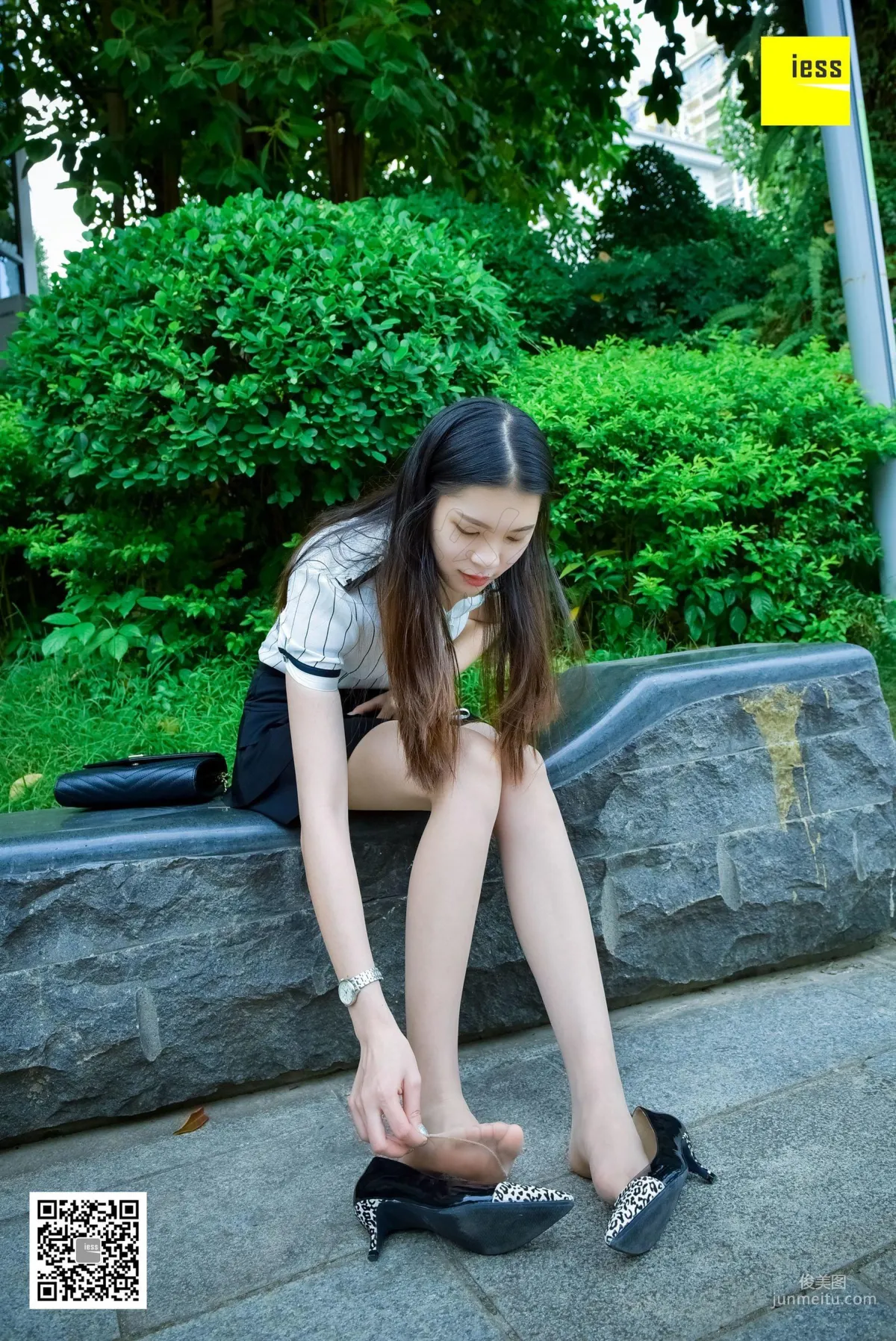 七七《坐在石凳上的美女》[異思趣向IESS] 絲享家169 寫真集 13