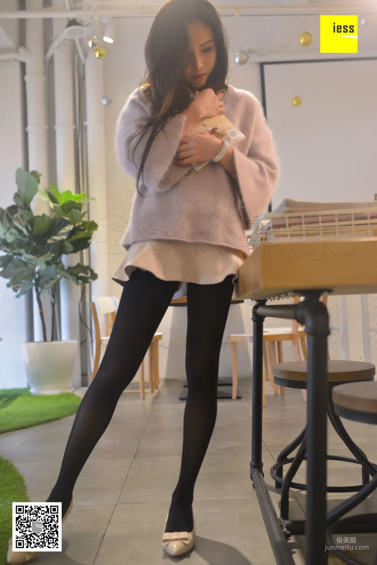 小羽《50D黑丝平底鞋》 [异思趣向IESS] 丝享家195 写真集21