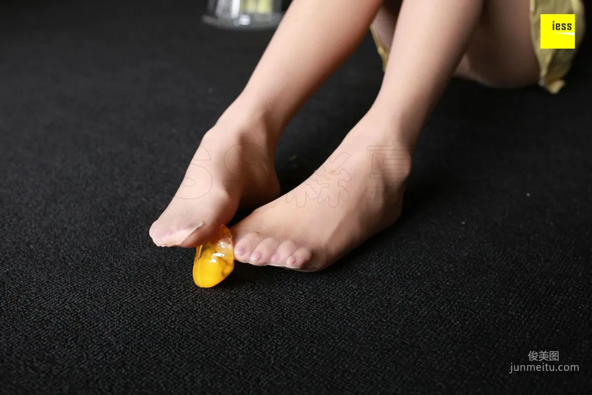 婉萍《報告！是果凍先動的手》 [異思趣向IESS] 絲享家209 寫真集 76