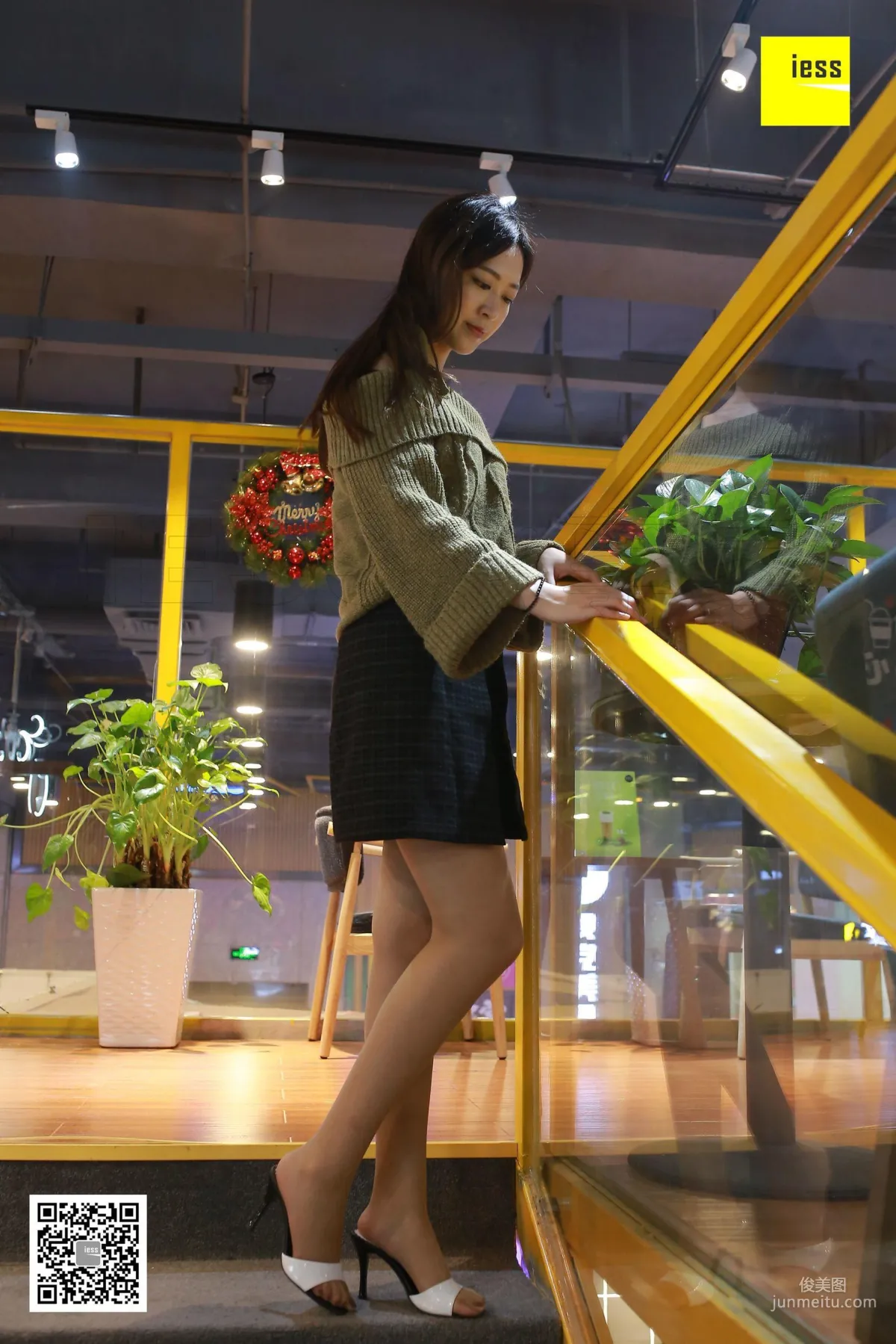 紫紫《絕美長腿咖啡絲》 [異思趣向IESS] 絲享家193 寫真集 36