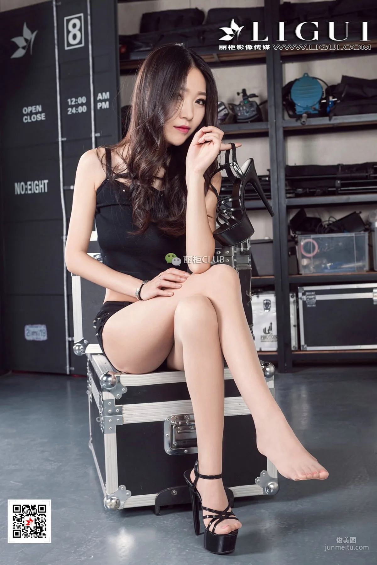 Model 文欣《热裤+肉丝袜美腿+高跟》 [丽柜Ligui] 写真集35