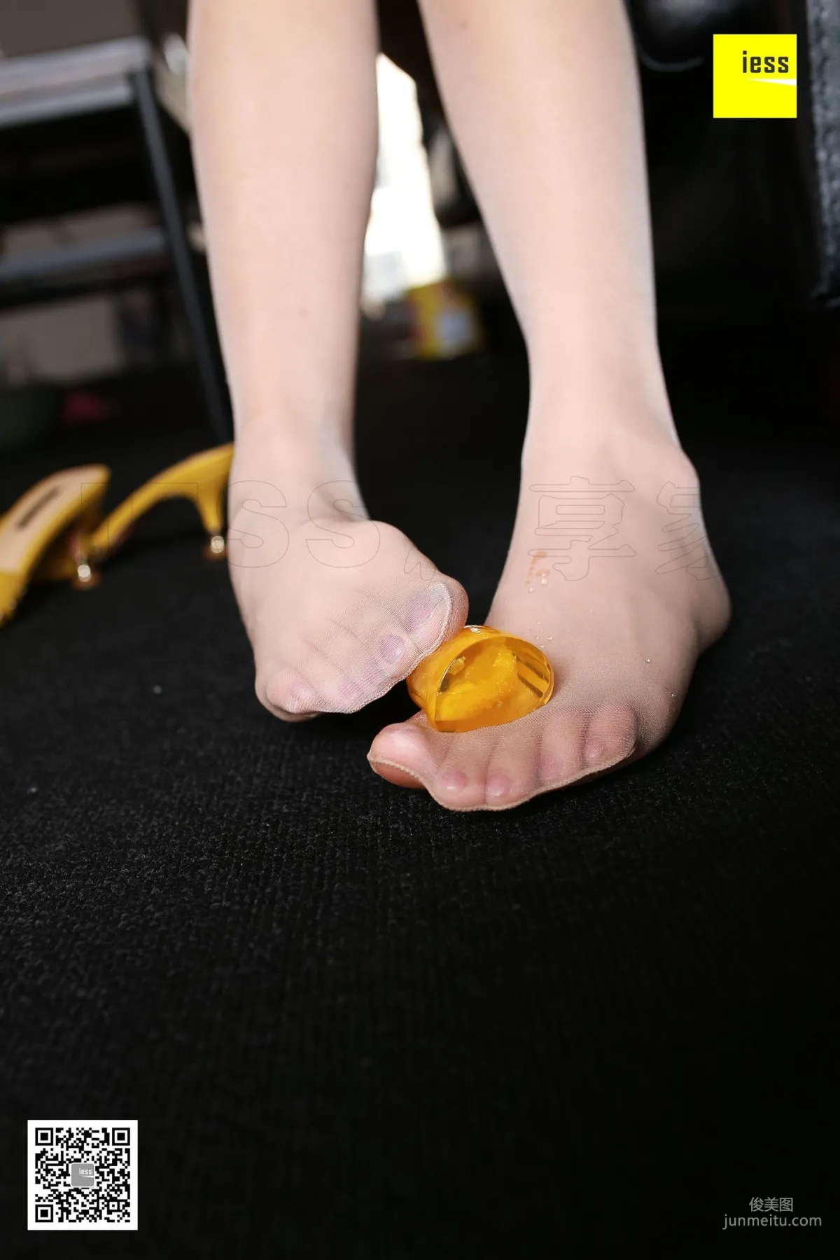 婉萍《報告！是果凍先動的手》 [異思趣向IESS] 絲享家209 寫真集 46