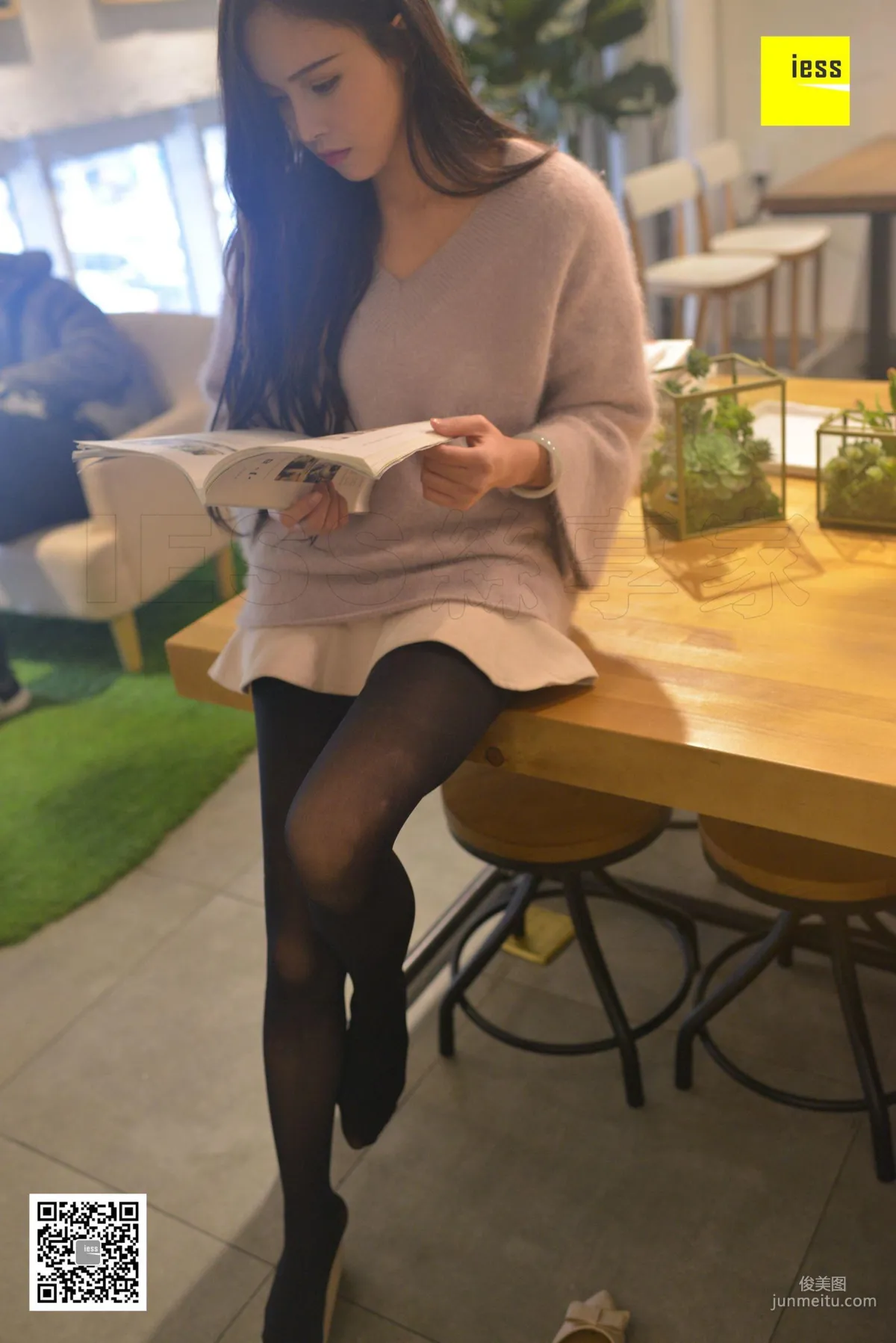 小羽《50D黑丝平底鞋》 [异思趣向IESS] 丝享家195 写真集10