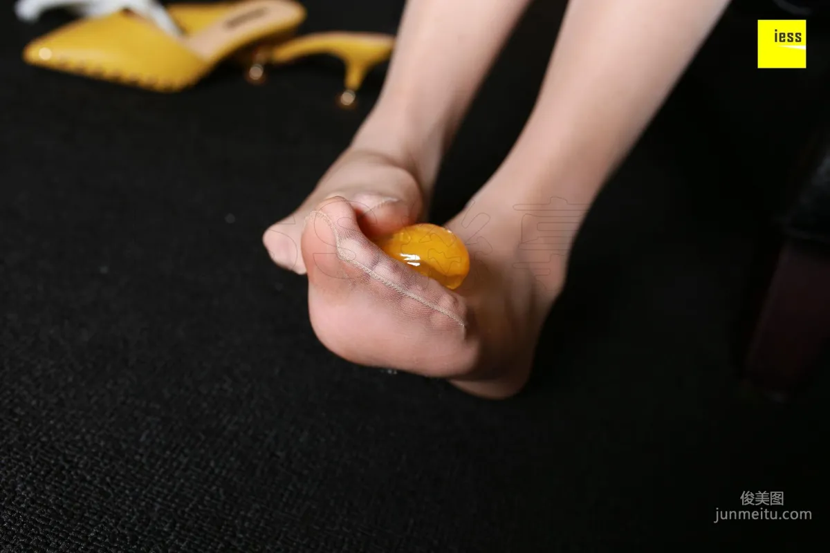 婉萍《報告！是果凍先動的手》 [異思趣向IESS] 絲享家209 寫真集 62