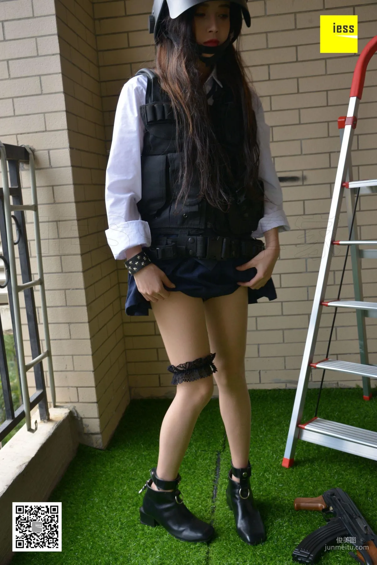 小羽《女戰士》――帶妹吃雞 [異思趣向IESS] 絲享家207 寫真集 43