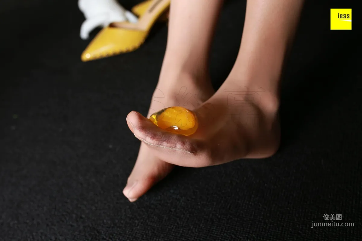 婉萍《報告！是果凍先動的手》 [異思趣向IESS] 絲享家209 寫真集 64
