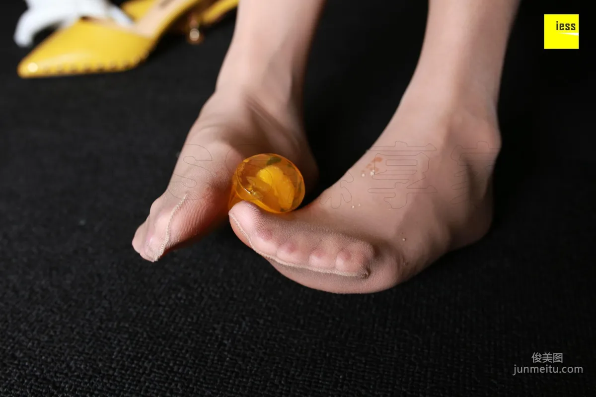 婉萍《報告！是果凍先動的手》 [異思趣向IESS] 絲享家209 寫真集 52