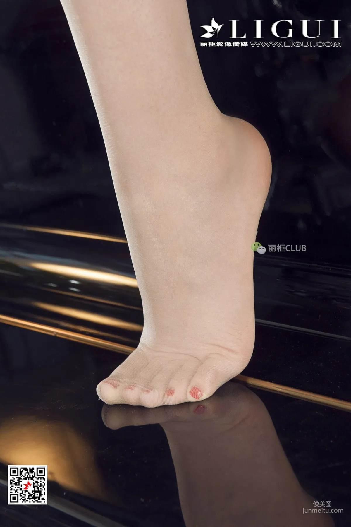 Model 劉镗《辦公室肉絲襪美腿絲足》 [麗櫃Ligui] 寫真集 5