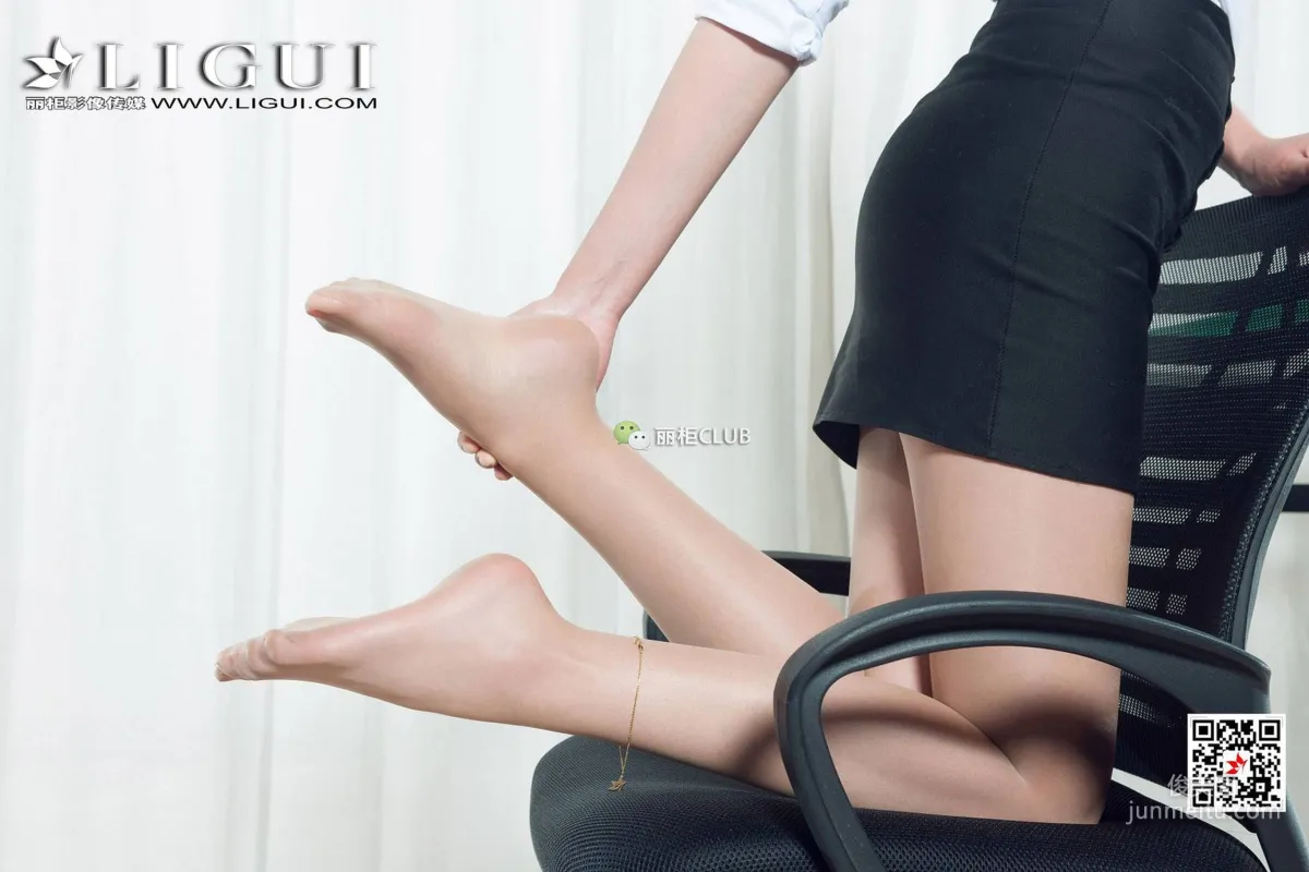 腿模瑩瑩《肉絲襪美腿麗人》 [麗櫃Ligui] 寫真集 24