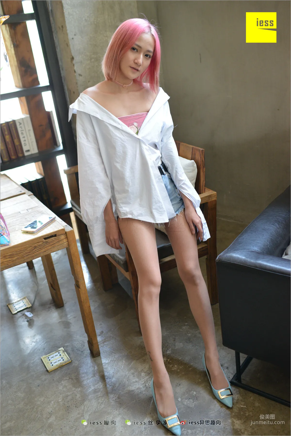 潇潇《黑絲女神的紅藍黃》 [異思趣向IESS] 絲足便當228 寫真集 7