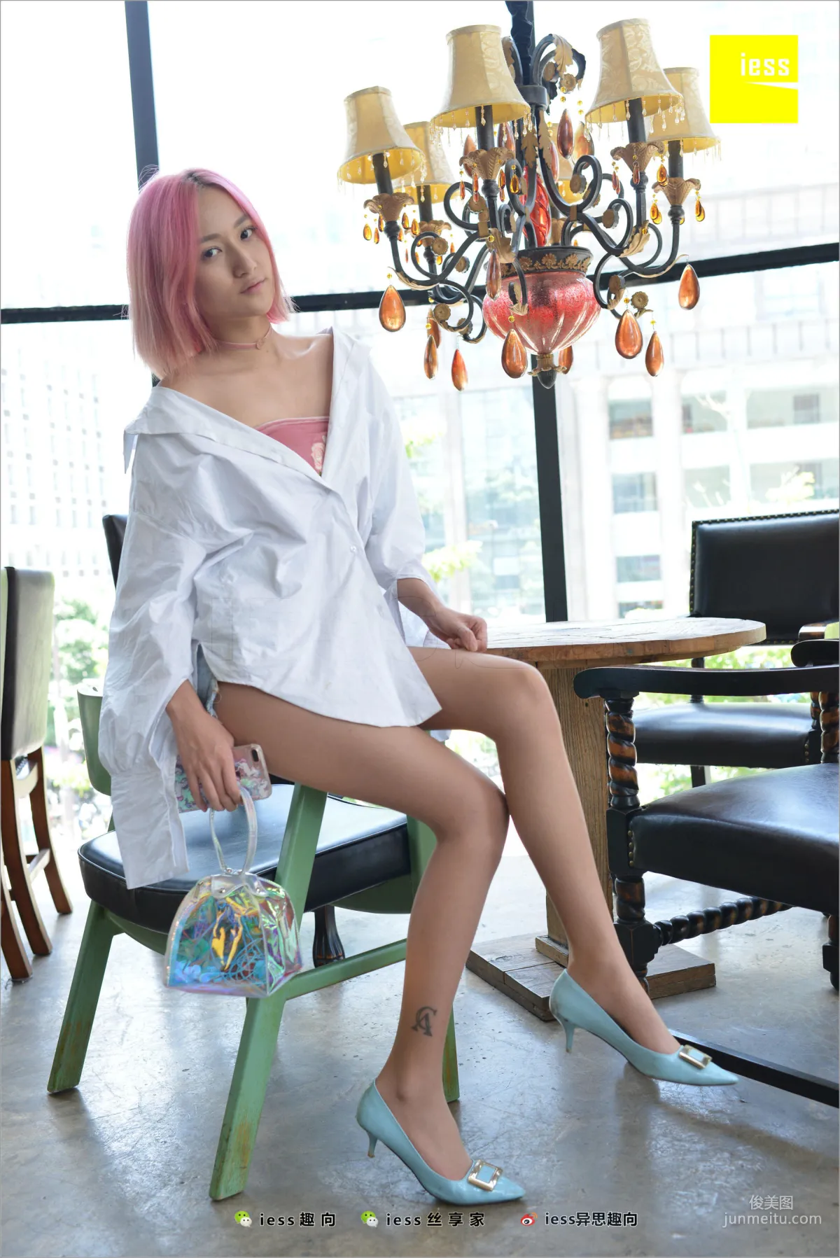 潇潇《黑絲女神的紅藍黃》 [異思趣向IESS] 絲足便當228 寫真集 63