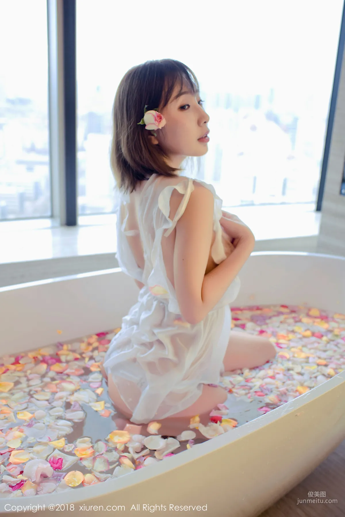 枝恩《短發百變大美女》 [秀人網XIUREN] No.981 寫真集 31