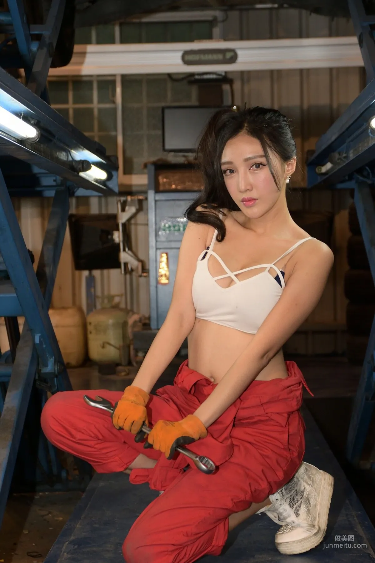 [台灣正妹] 趙芸Syuan《美顔的汽車修理工》 寫真集 42