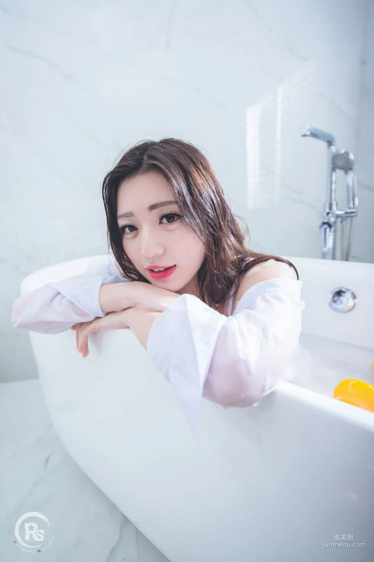 [台灣網紅美女] 謝立琪《謝雨琪の護士》 寫真集 37