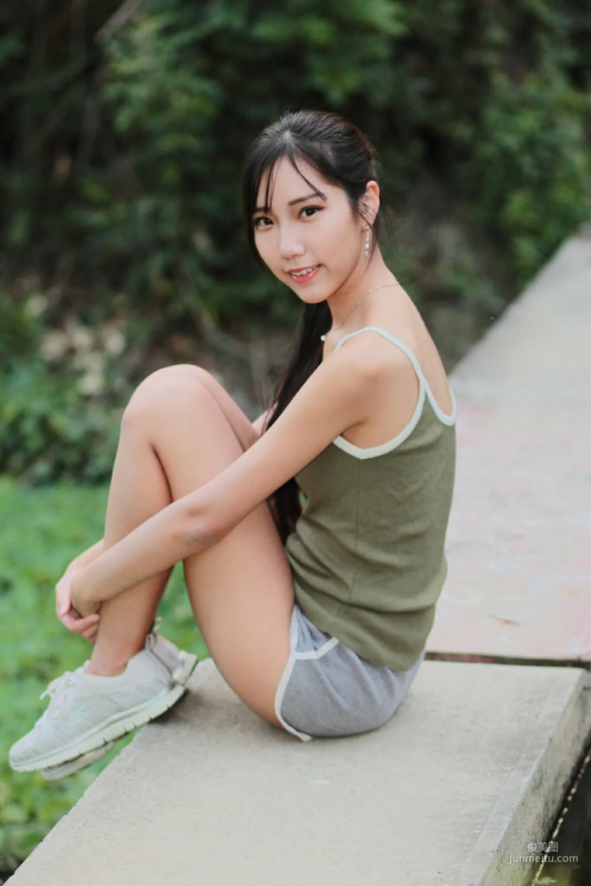 [台湾正妹] 豬比《兒童美術館外拍》 写真集36