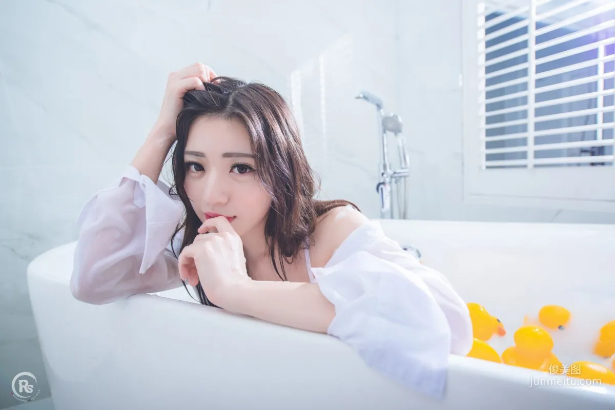 [台灣網紅美女] 謝立琪《謝雨琪の護士》 寫真集 38