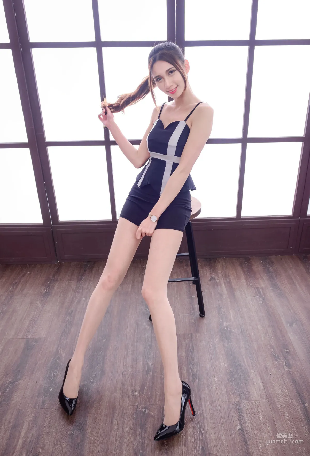 [台灣正妹] 蔡譯心《室拍3套絲襪美腿裝》 寫真集 30