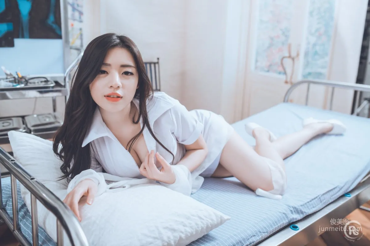 [台灣網紅美女] 謝立琪《謝雨琪の護士》 寫真集 21
