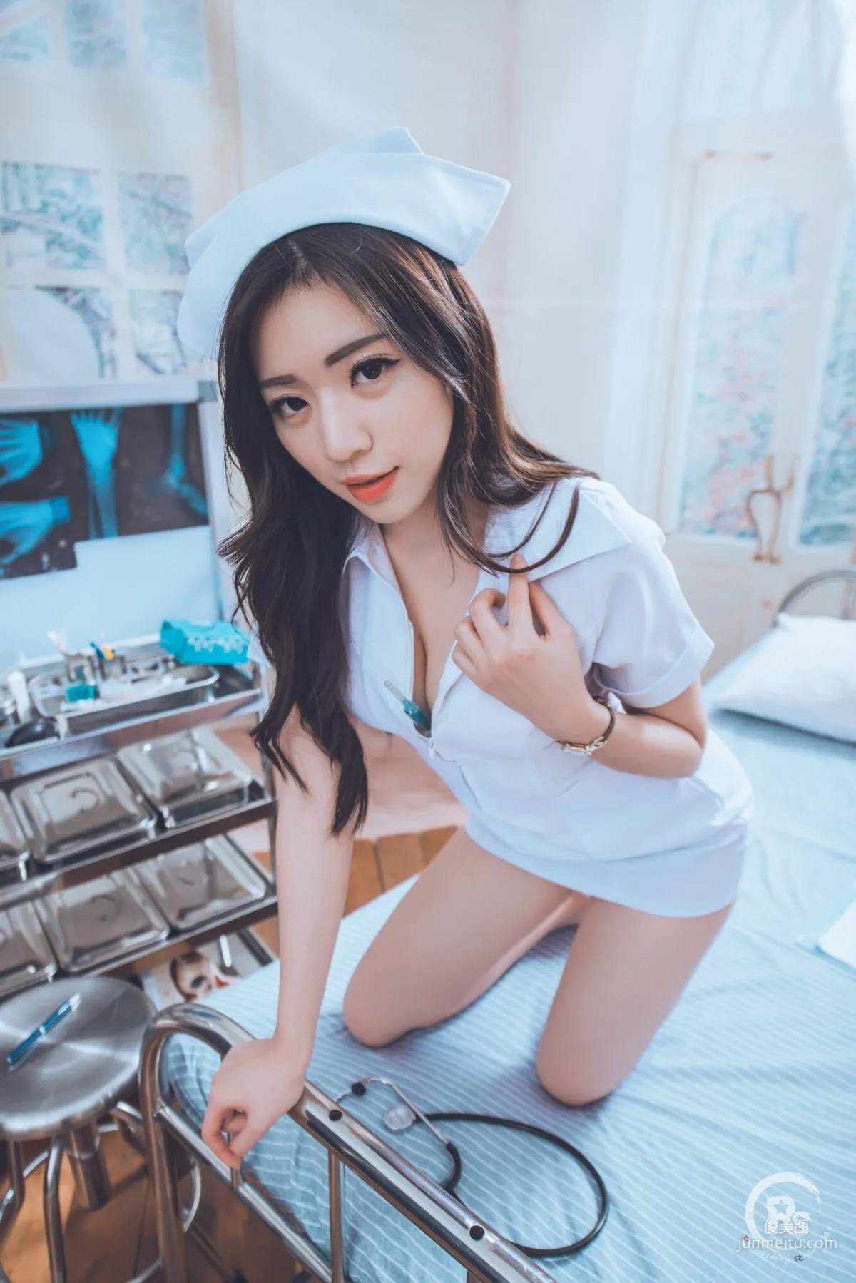 [台灣網紅美女] 謝立琪《謝雨琪の護士》 寫真集 15