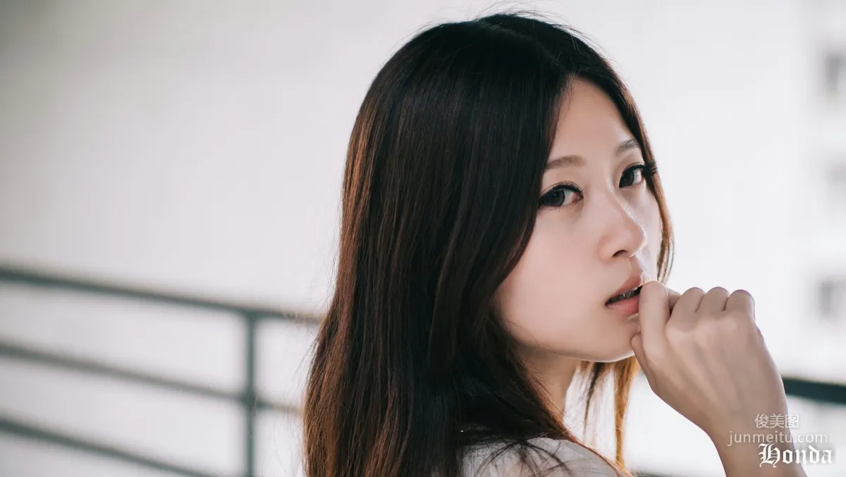 [台灣網紅美女] Becky OL服裝三套 寫真集 23