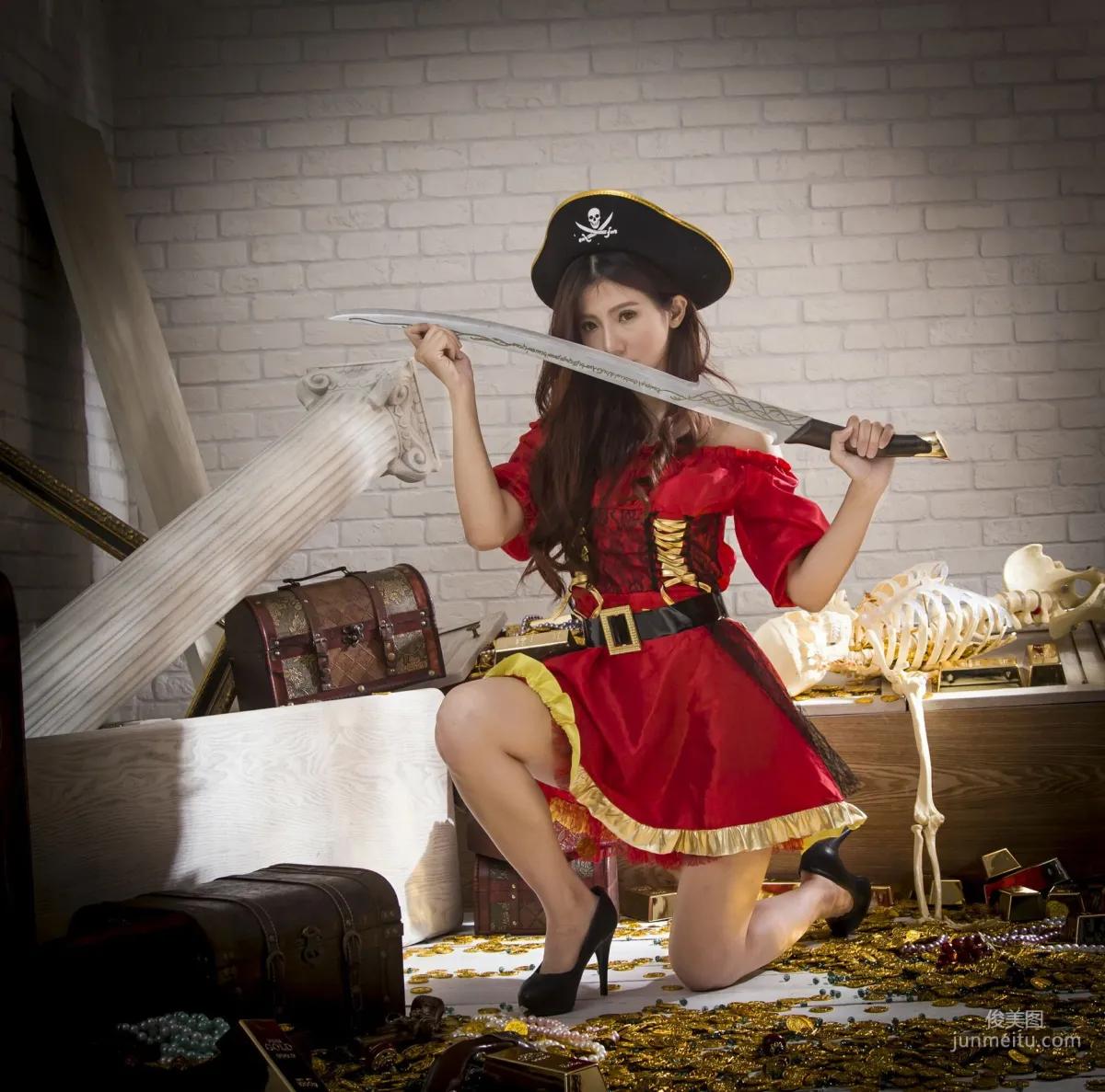 [台灣正妹] 薇安Vivian 琴棚軍警&海盜風棚拍 寫真集 34