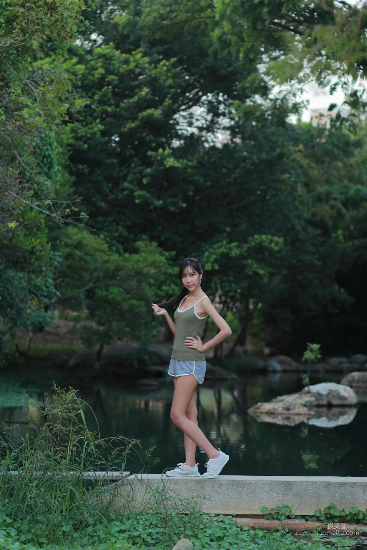 [台湾正妹] 豬比《兒童美術館外拍》 写真集31