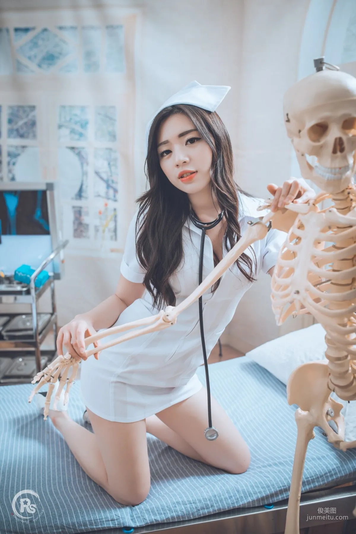[台灣網紅美女] 謝立琪《謝雨琪の護士》 寫真集 5
