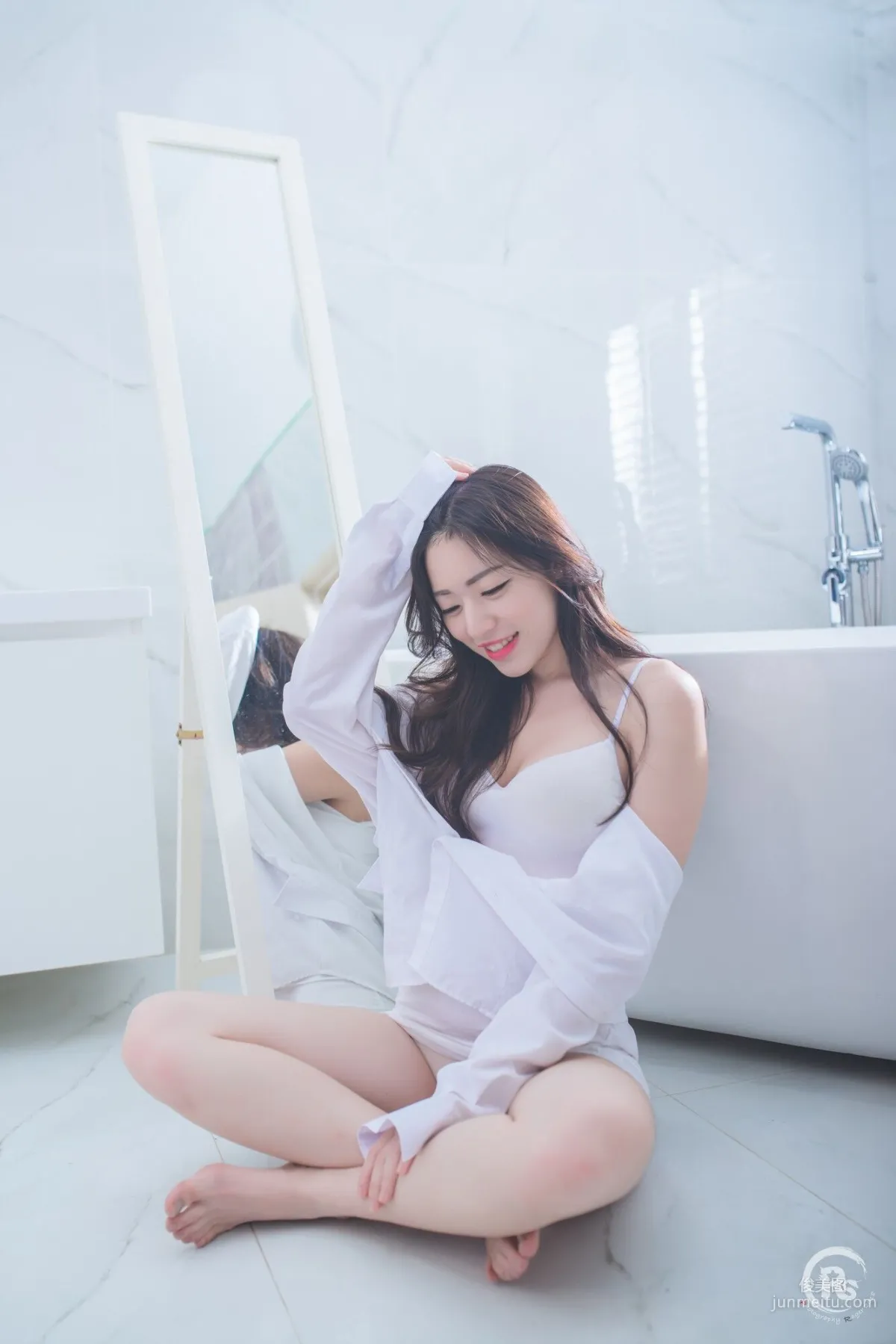 [台灣網紅美女] 謝立琪《謝雨琪の護士》 寫真集 26