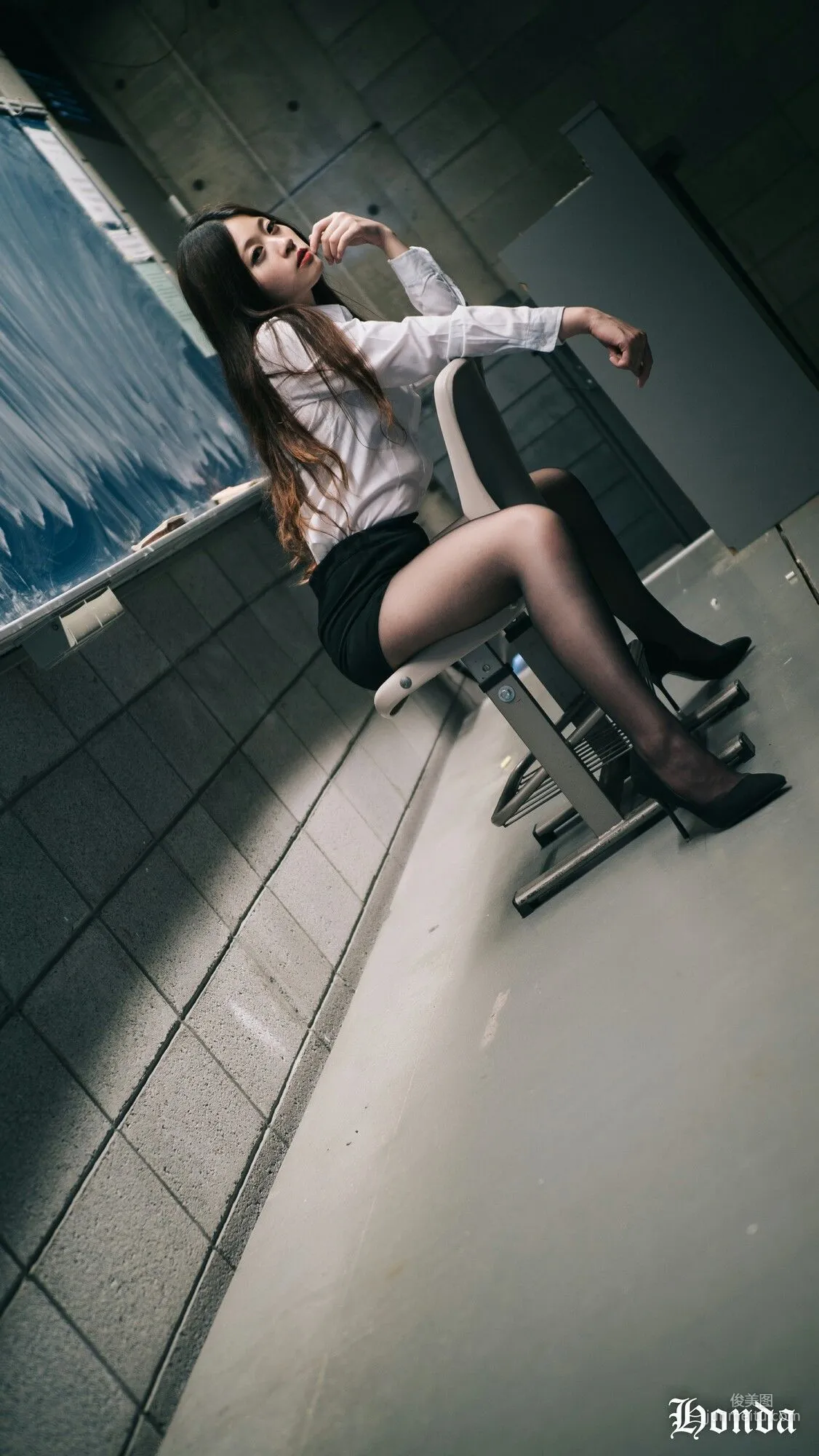 [台灣網紅美女] Becky OL服裝三套 寫真集 43