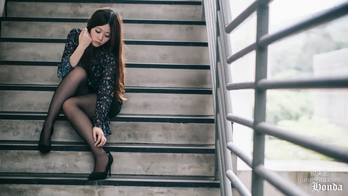 [台灣網紅美女] Becky OL服裝三套 寫真集 12