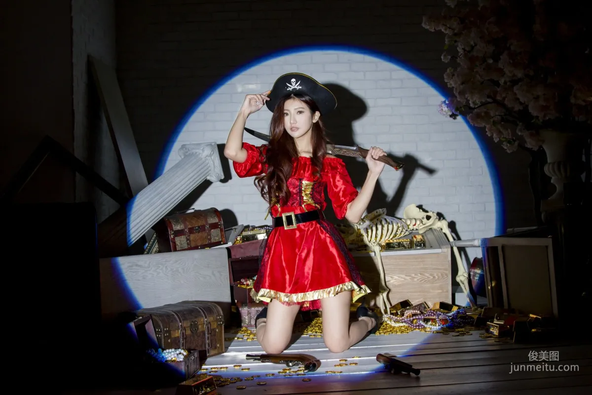 [台灣正妹] 薇安Vivian 琴棚軍警&海盜風棚拍 寫真集 25
