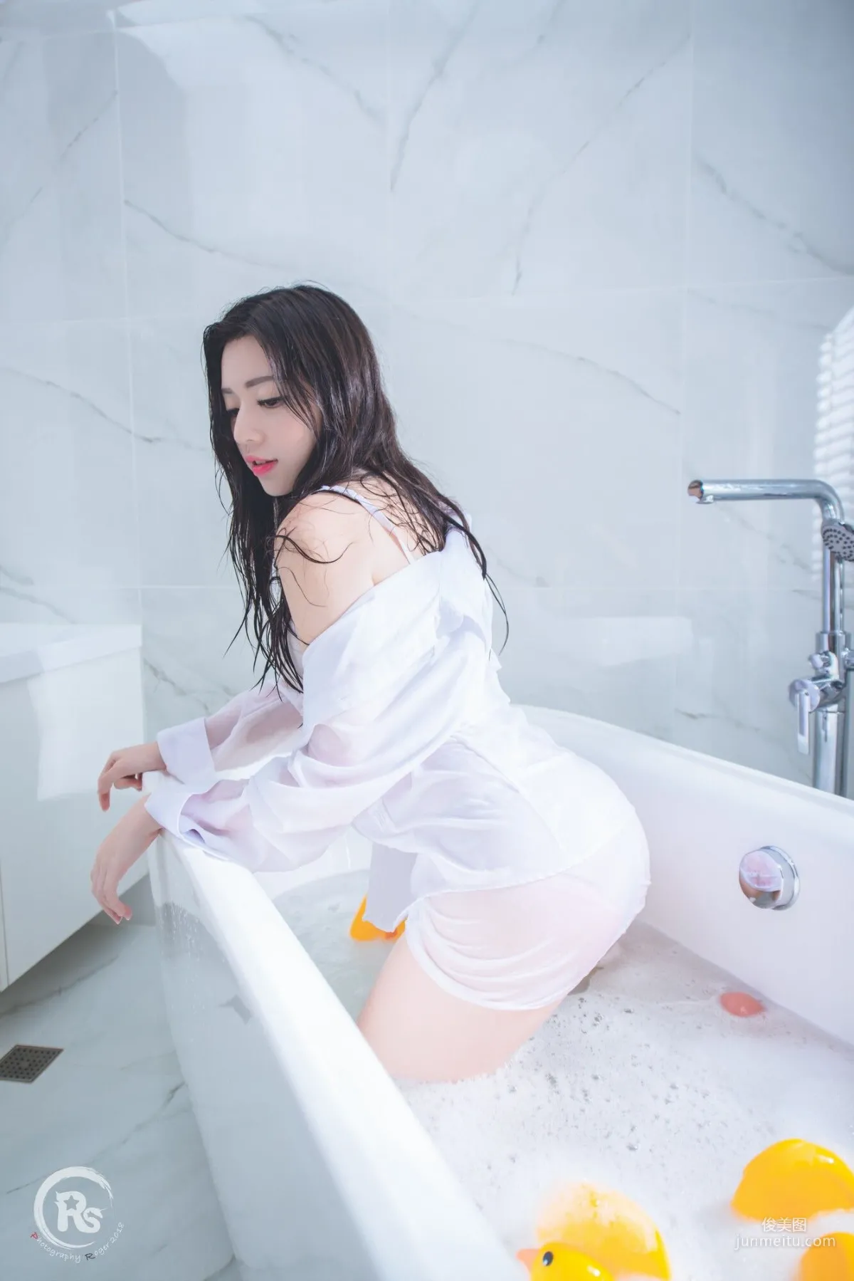 [台灣網紅美女] 謝立琪《謝雨琪の護士》 寫真集 48