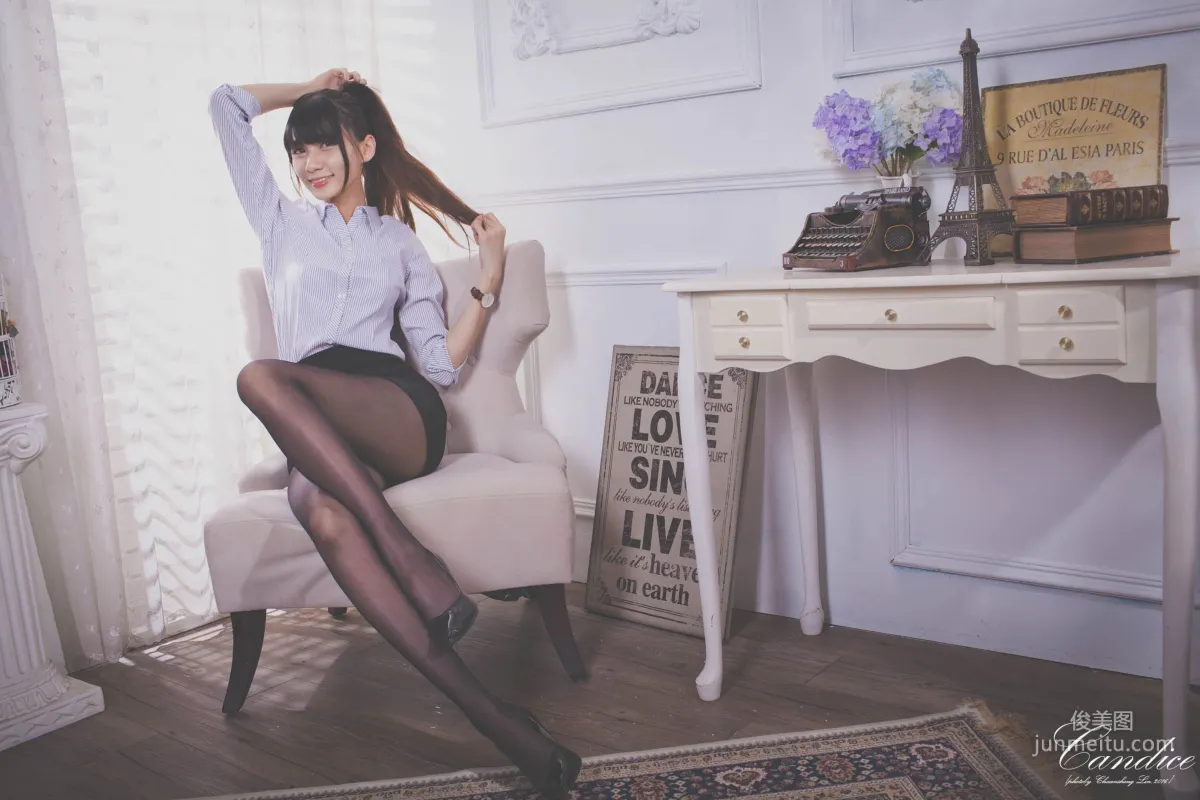 [台湾正妹] 蔡译心 - 棚拍黑丝制服美腿 写真集10