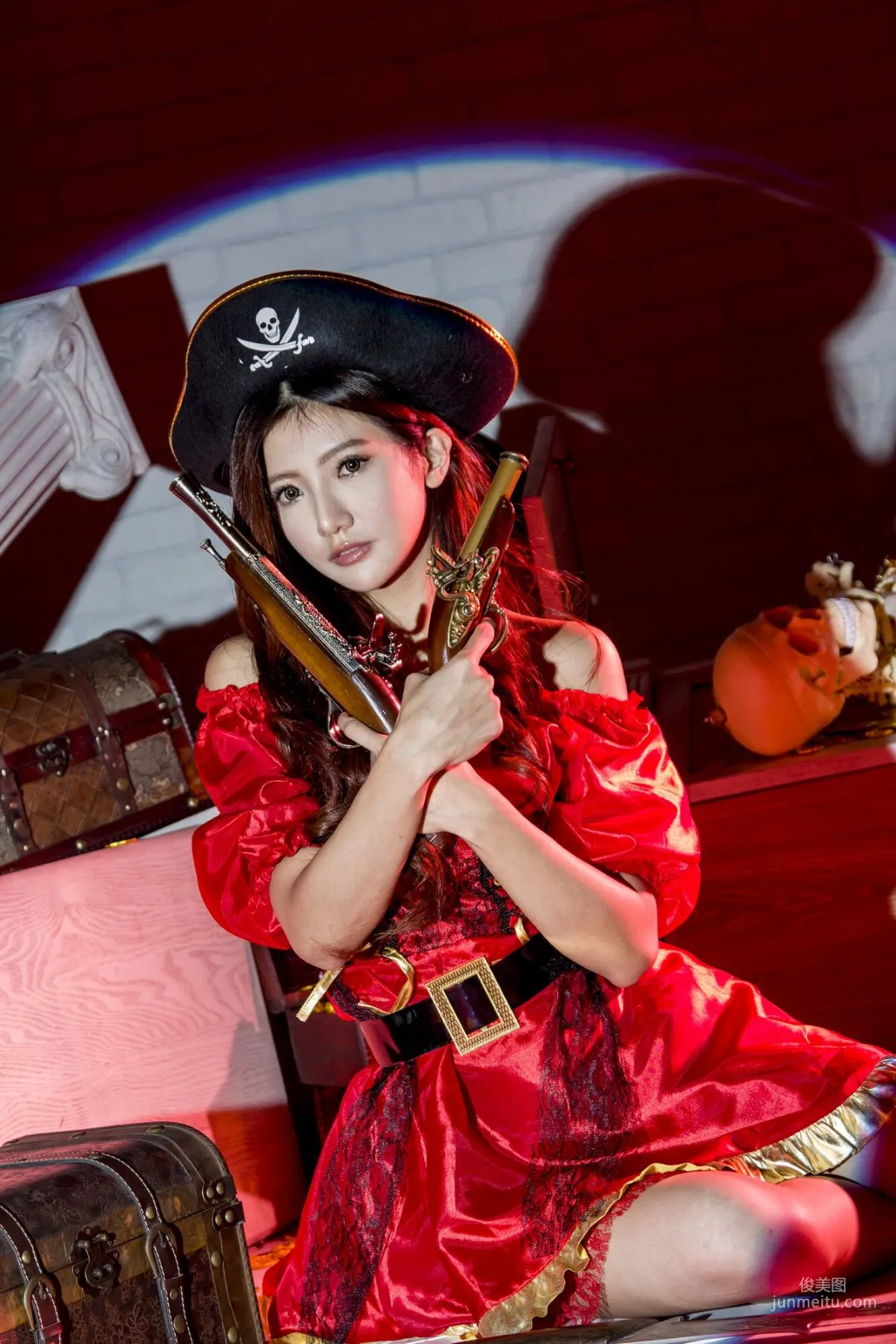 [台灣正妹] 薇安Vivian 琴棚軍警&海盜風棚拍 寫真集 27