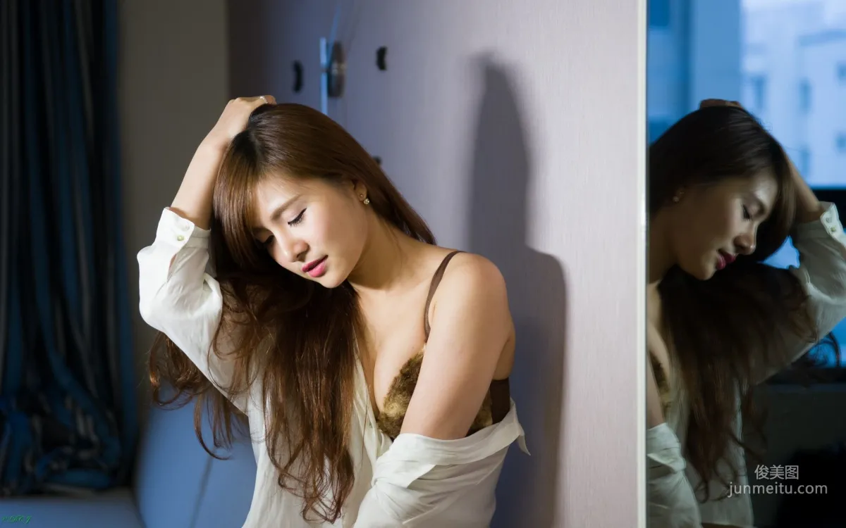 [台湾正妹] 邱艾比Abbie 黑丝OL内衣赏 写真集31