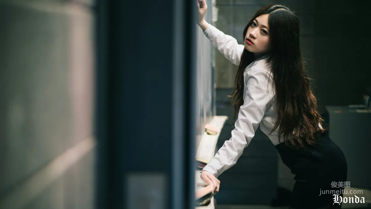 [台灣網紅美女] Becky OL服裝三套 寫真集 39