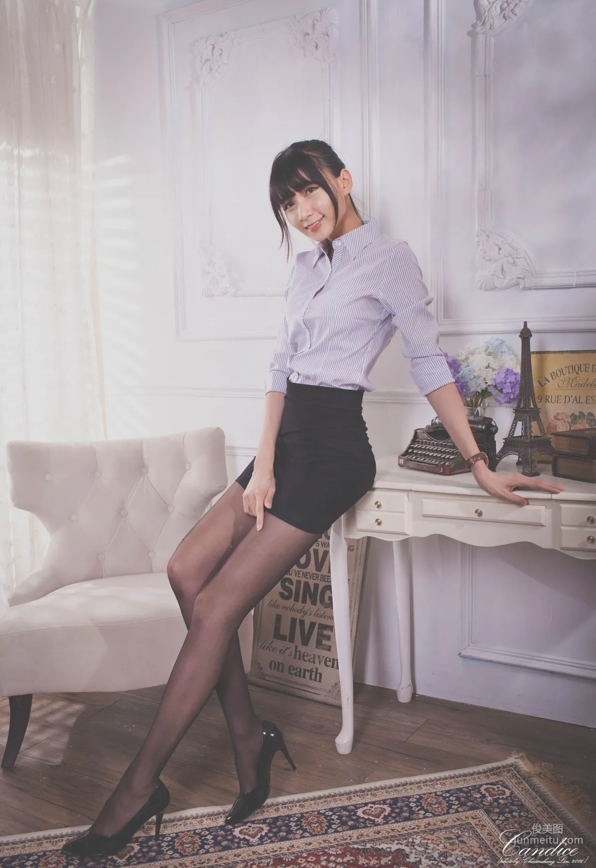 [台湾正妹] 蔡译心 - 棚拍黑丝制服美腿 写真集3