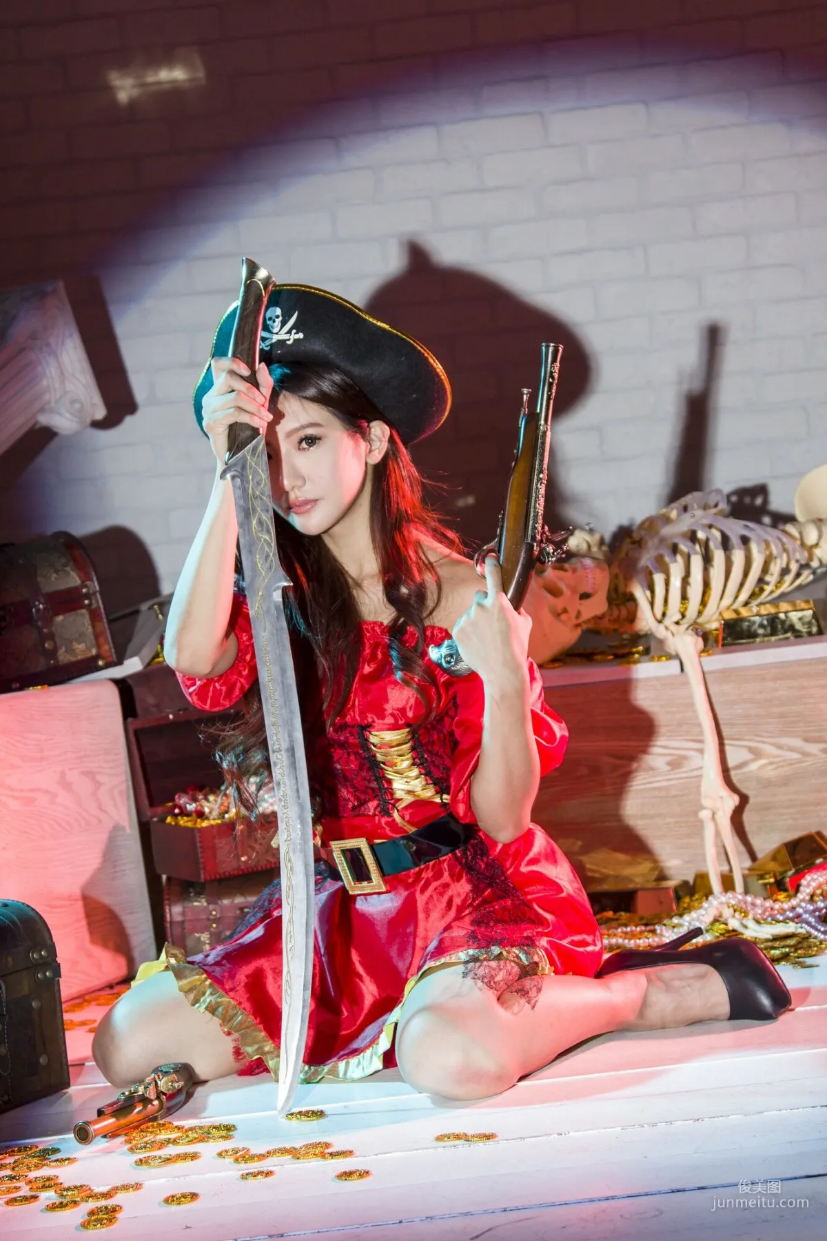 [台灣正妹] 薇安Vivian 琴棚軍警&海盜風棚拍 寫真集 10