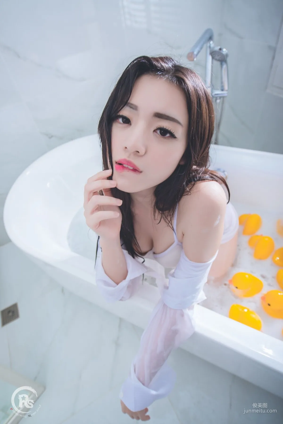 [台灣網紅美女] 謝立琪《謝雨琪の護士》 寫真集 45