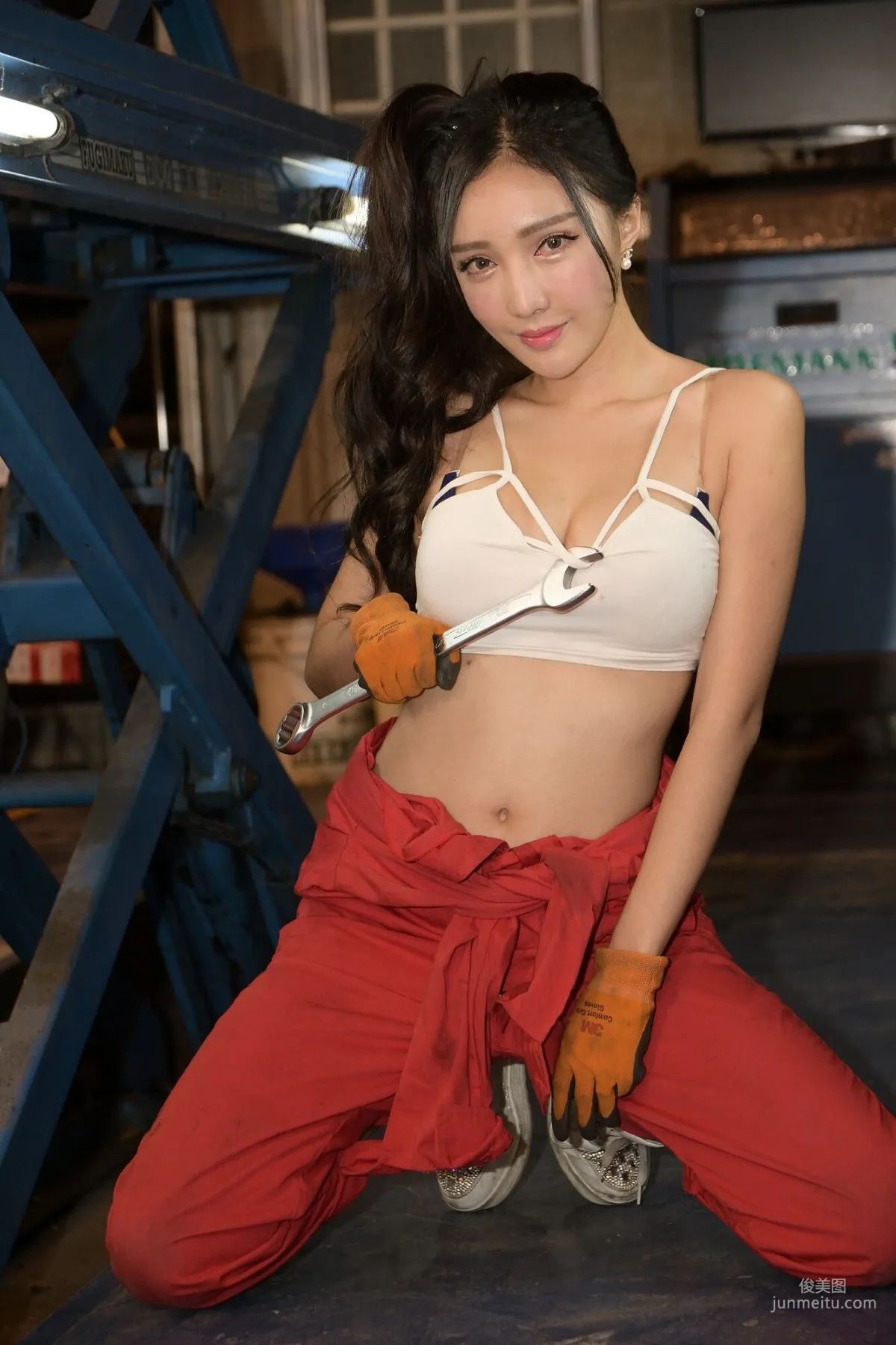 [台灣正妹] 趙芸Syuan《美顔的汽車修理工》 寫真集 20