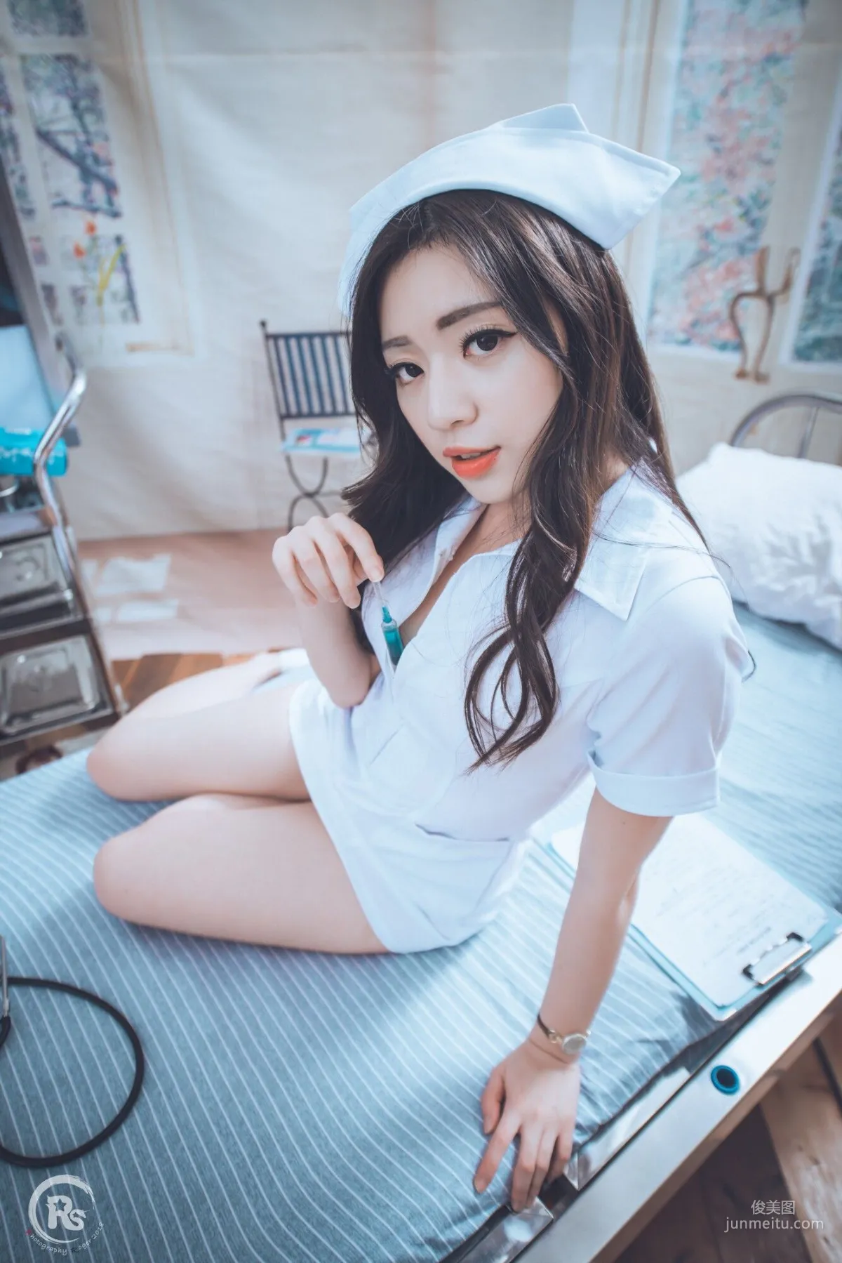[台灣網紅美女] 謝立琪《謝雨琪の護士》 寫真集 11