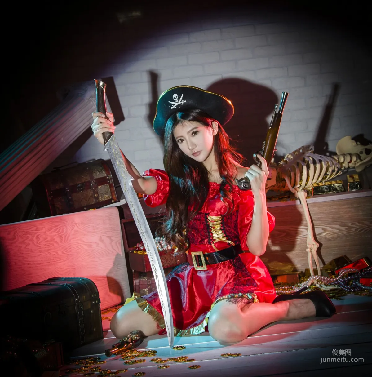 [台灣正妹] 薇安Vivian 琴棚軍警&海盜風棚拍 寫真集 28