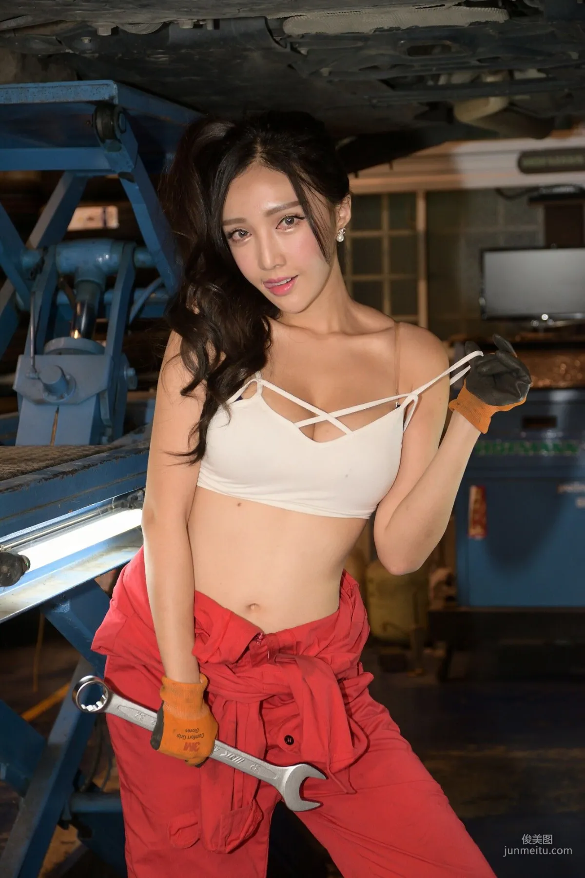 [台灣正妹] 趙芸Syuan《美顔的汽車修理工》 寫真集 6