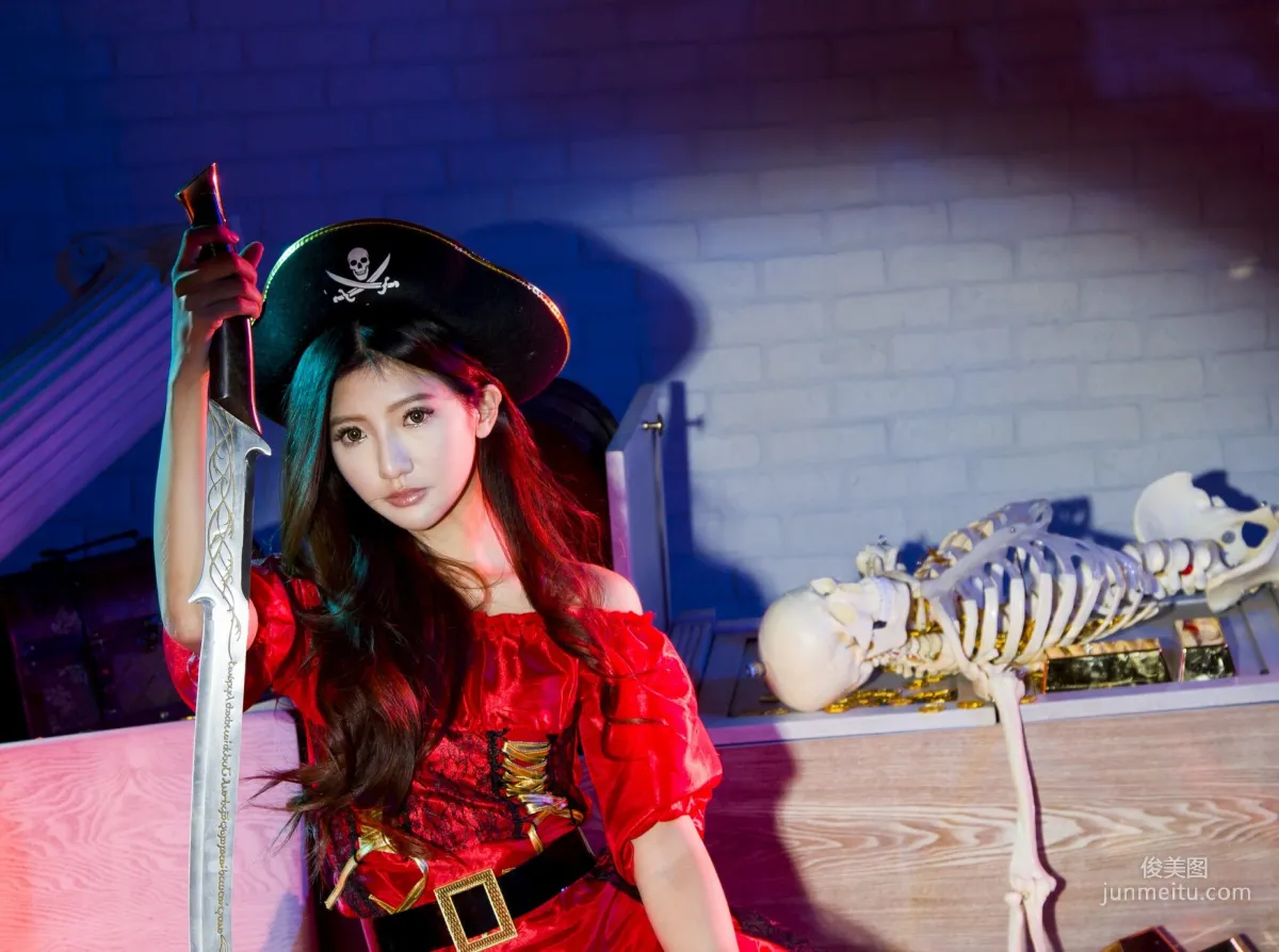 [台灣正妹] 薇安Vivian 琴棚軍警&海盜風棚拍 寫真集 31
