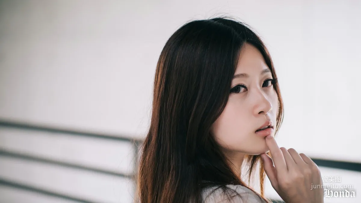 [台灣網紅美女] Becky OL服裝三套 寫真集 22