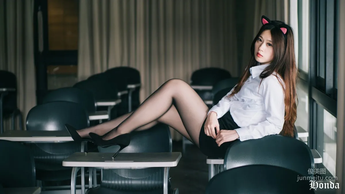 [台灣網紅美女] Becky OL服裝三套 寫真集 32
